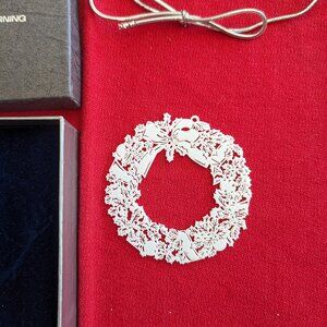 ORNAMENT, CORNING WARE, Round Wreath, Glass, Unique, Vintage